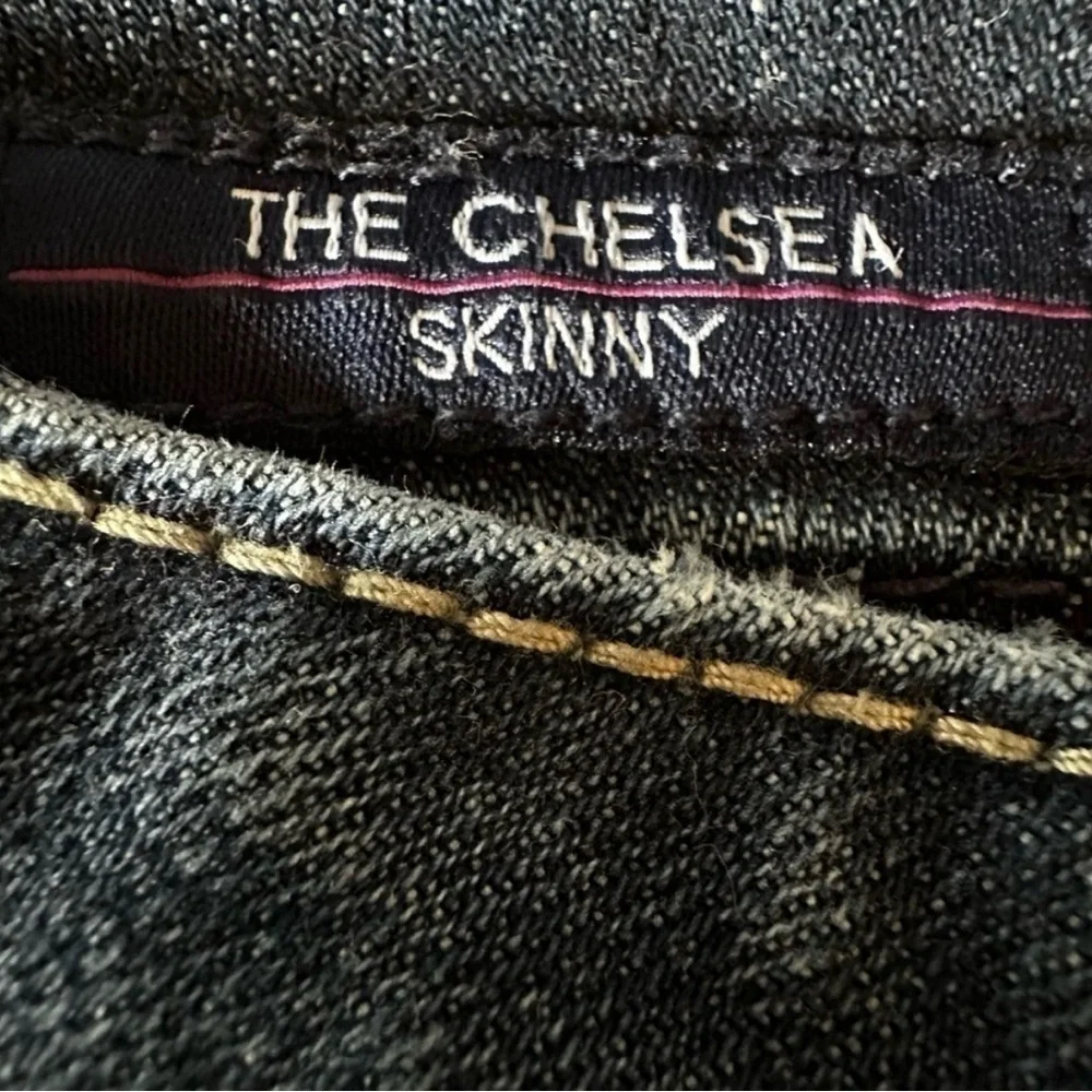 🔥 VIGOSS Women’s The Chelsea Mid-Rise Skinny Distressed Jeans Sz 11/12 ✨ - Picture 7 of 14